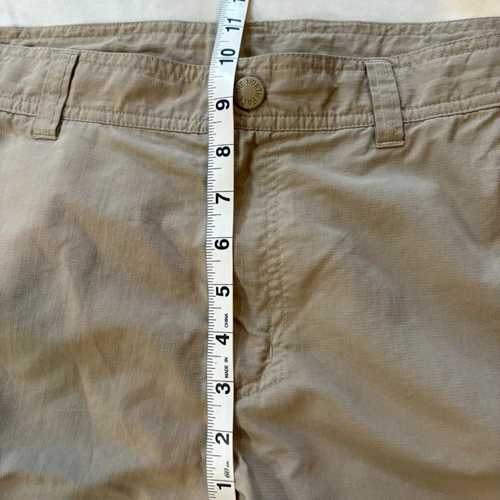 The North Face Mens Khaki Tan Nylon Cargo Hiking Shorts Outdoors size 32‎